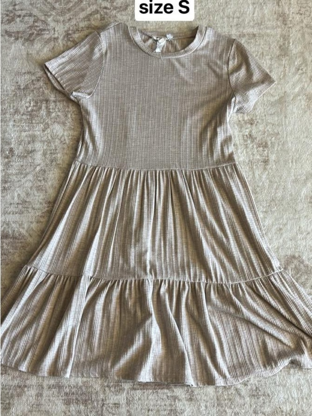 Women’s Short Sleeve Ribbed Tiered Dress in Light Taupe